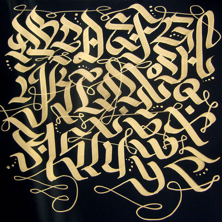 Kalligrafie von Matthias Wild, goldene Buchtaben auf schwarz